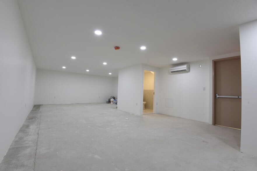 More Photos Of 92 Norman Ave, Brooklyn Storefront Retail Office For Lease