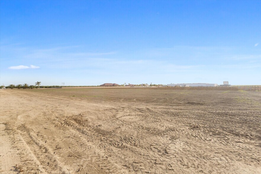 More Photos Of 11475 Garzoli Ave, Delano Horse Stables For Sale