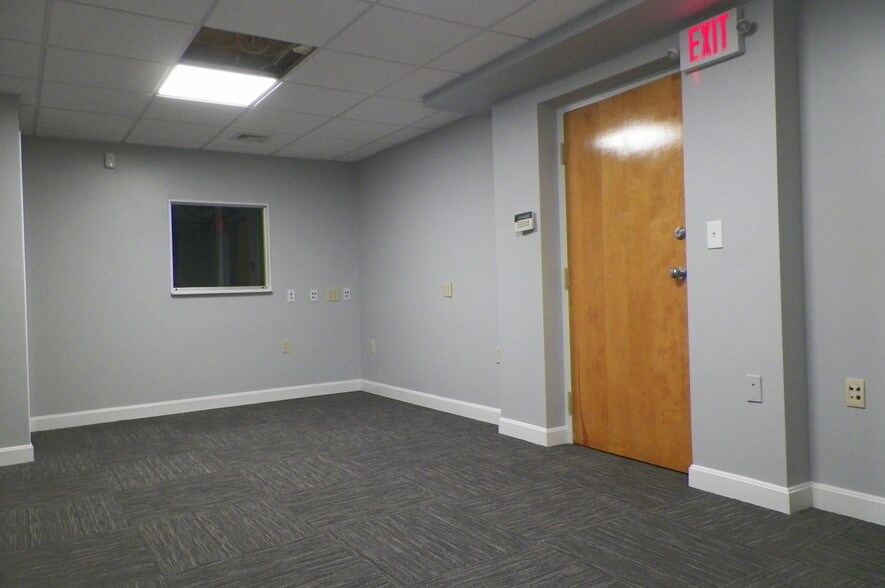 More Photos Of 1075 Smith St, Providence Medical For Lease