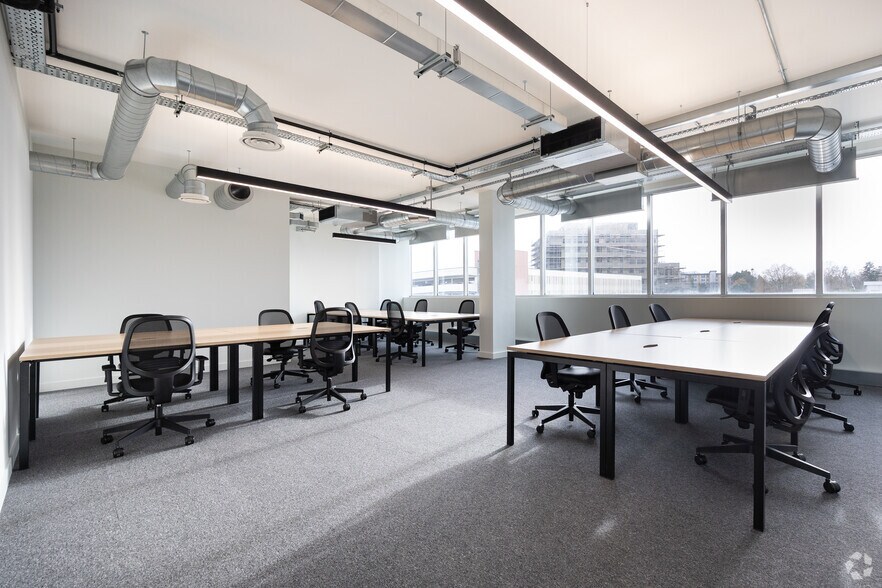 More Photos Of Charles Sq, Bracknell Coworking Space