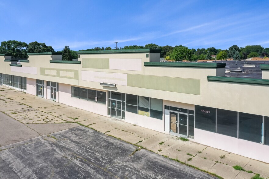 More Photos Of 2865-2885 Bay Rd, Saginaw Freestanding For Sale