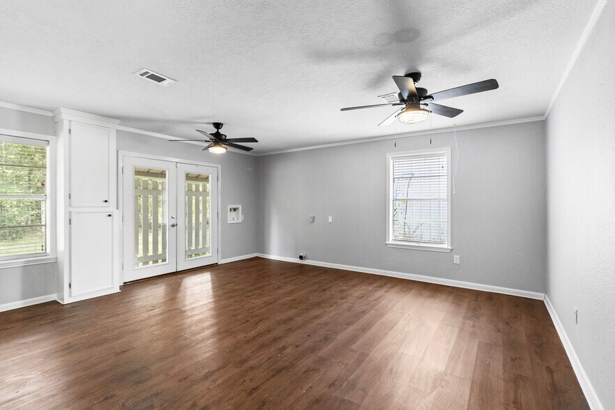 More Photos Of 13040 Highway 105 E, Conroe Industrial For Sale