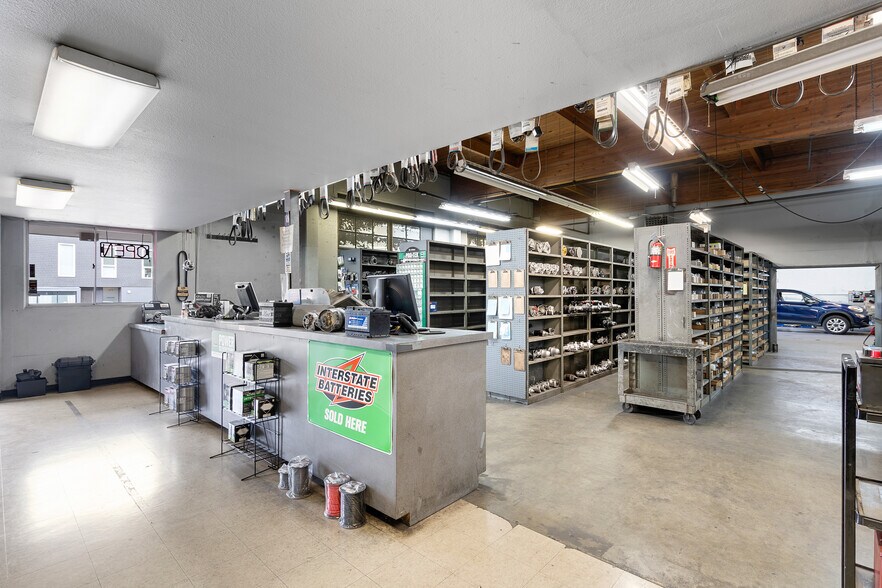 More Photos Of 1515 SE Hawthorne Blvd, Portland Auto Repair For Sale