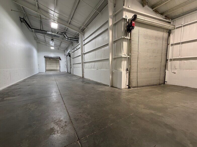 More Photos Of 12180 Metro Pky, Fort Myers Distribution For Sale