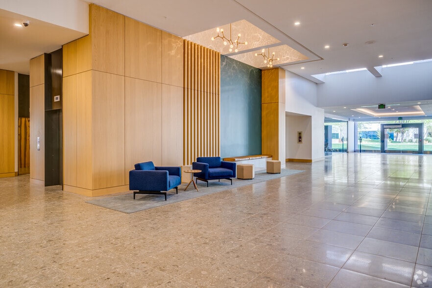 More Photos Of 3003 N Central Ave, Phoenix Office For Lease