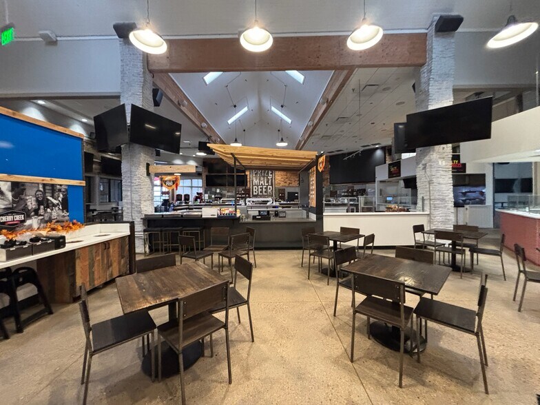 More Photos Of 6575 Greenwood Plaza Blvd, Greenwood Village Restaurant For Lease