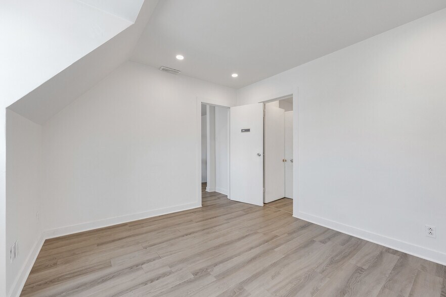 More Photos Of 5870 Rue Sherbrooke E, Montréal Office For Lease