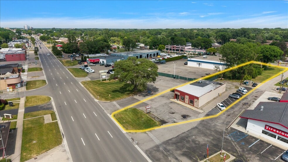 More Photos Of 1357 S Gratiot Ave, Clinton Township Showroom For Sale