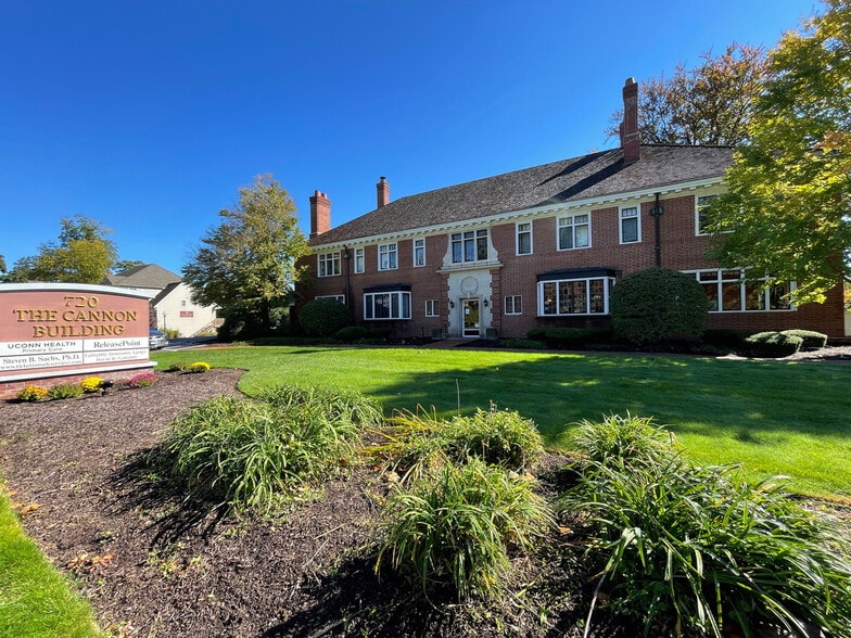 More Photos Of 700-720 Hopmeadow St, Simsbury Unknown For Lease