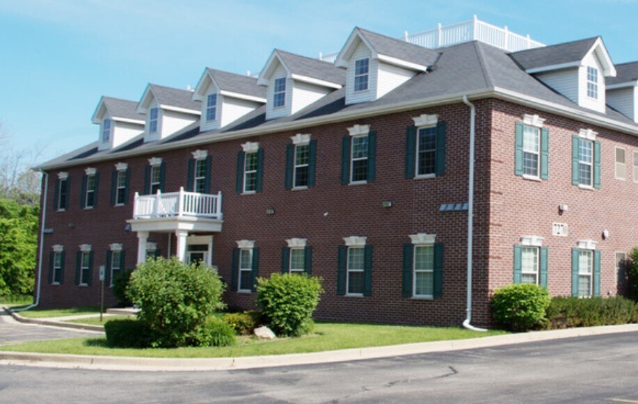 Primary Photo Of 7280 S 13th St, Oak Creek Office For Lease