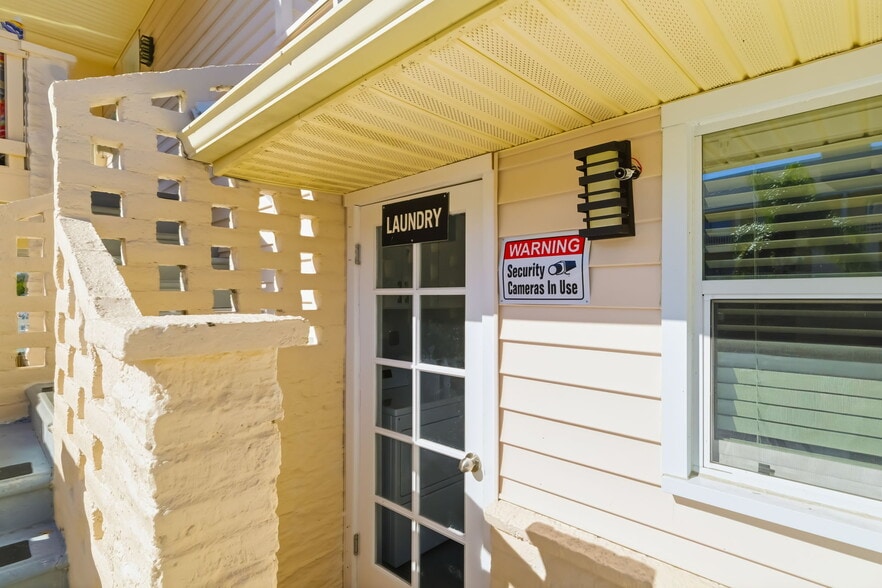 More Photos Of 9022 Midnight Pass Rd, Sarasota Apartments For Sale