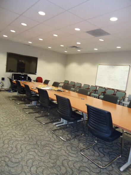 More Photos Of 188 Brooke Rd, Winchester Warehouse For Lease