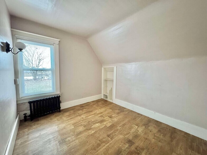 More Photos Of 301 E North St, Geneva Apartments For Sale