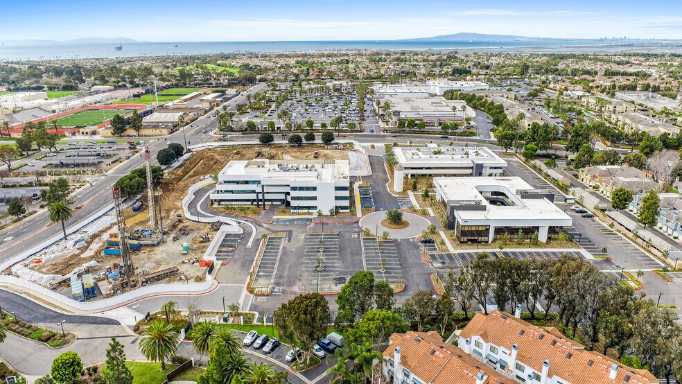 More Photos Of 2130 Main St, Huntington Beach Office For Lease