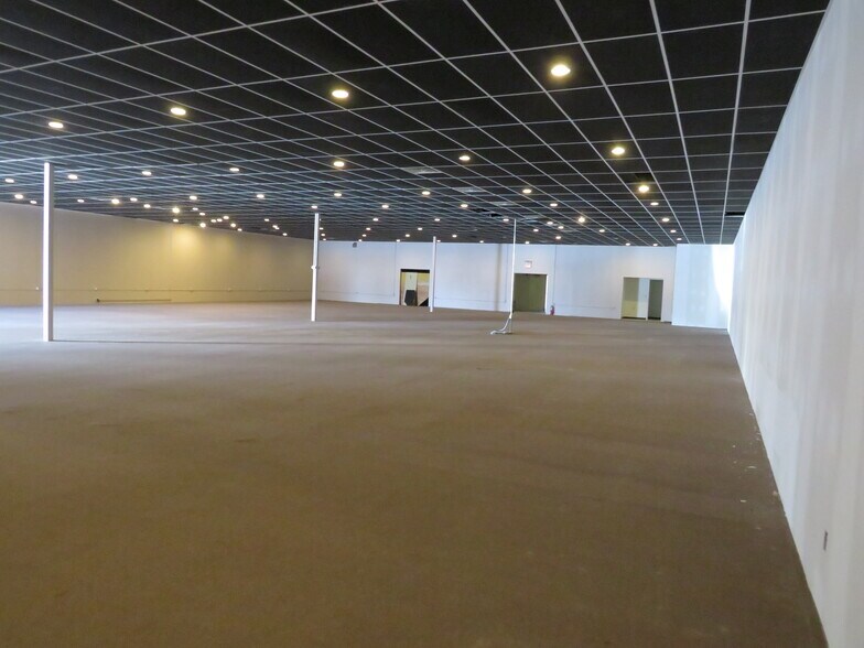 More Photos Of 110 E Waverly St, Morris Unknown For Lease