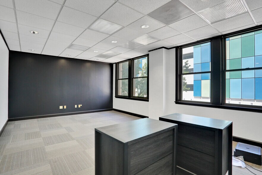More Photos Of 300 W Adams St, Jacksonville Office For Lease