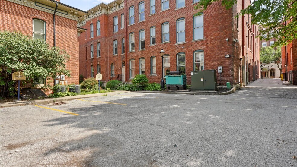 More Photos Of 1070 Washington St, Kansas City Office Residential For Sale