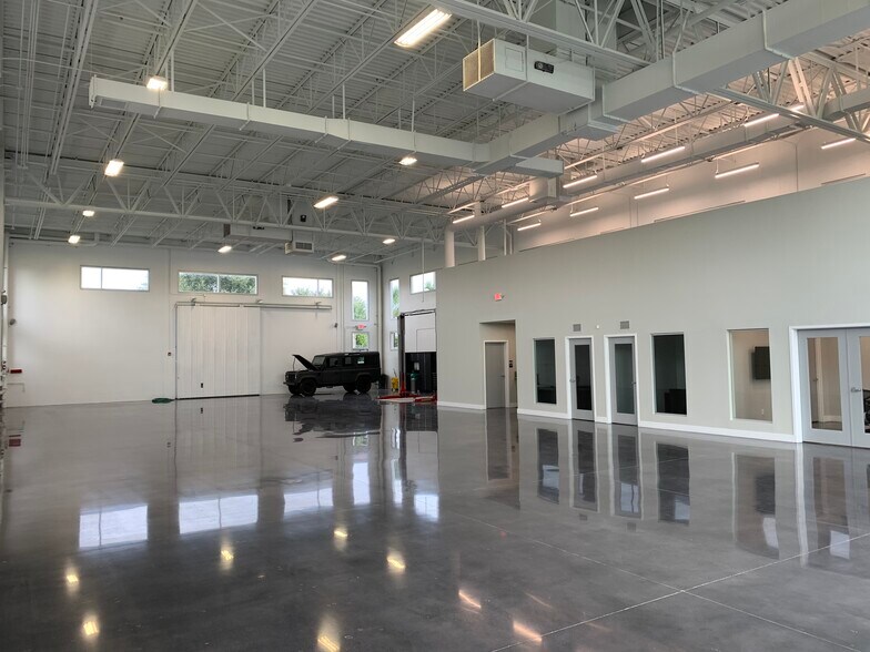 More Photos Of 1107 Wallace Dr, Delray Beach Showroom For Sale