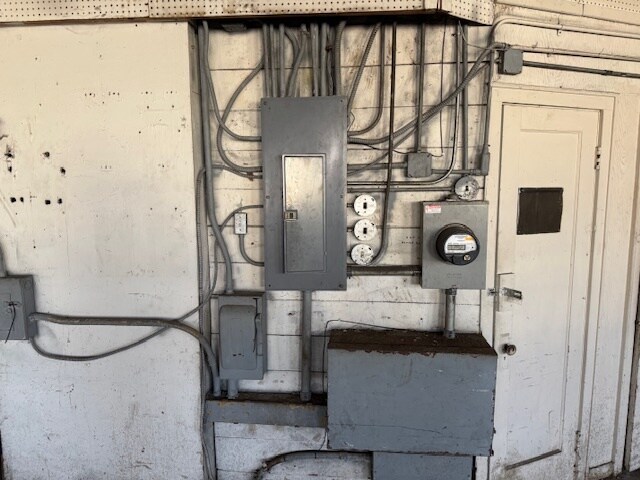 More Photos Of 1543 S Salina St, Syracuse Parking Garage For Sale