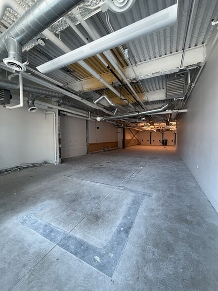 More Photos Of 125 W 4th St, Royal Oak Storefront Retail Office For Lease