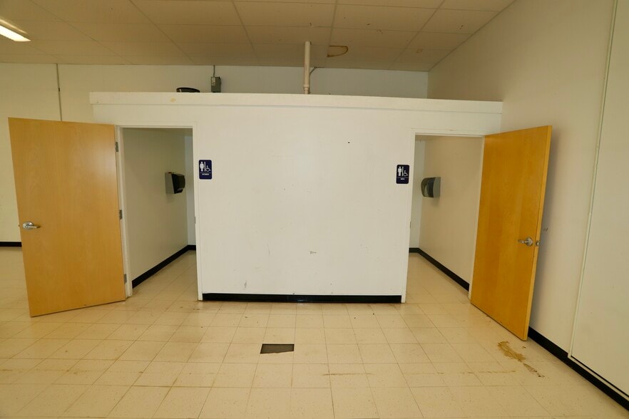 More Photos Of 108 Community Dr, Newport Freestanding For Lease