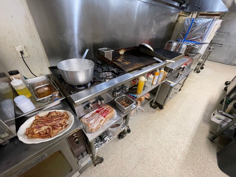 More Photos Of 208 W Arnold Ave, Arnold Restaurant For Sale