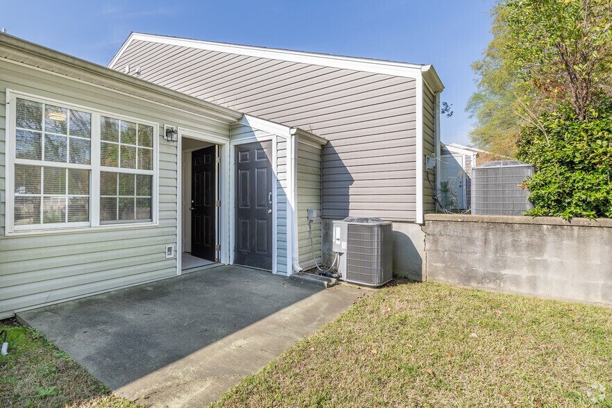 More Photos Of 1004 Appamattox Ct, Fayetteville Apartments For Sale