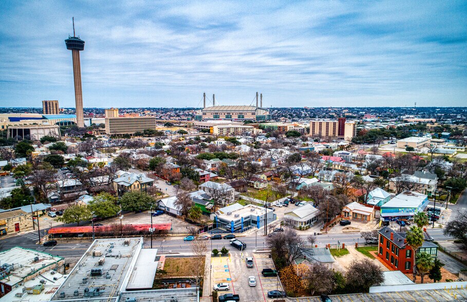 More Photos Of 620 S Presa St, San Antonio Restaurant For Lease