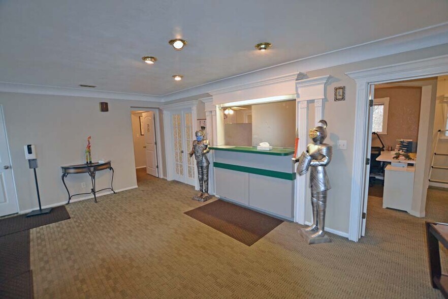More Photos Of 3214 N Illinois St, Swansea Medical For Sale