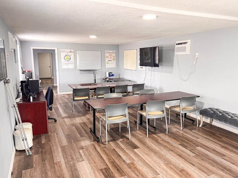 More Photos Of 1110 E Laura St, Plant City Funeral Home For Sale