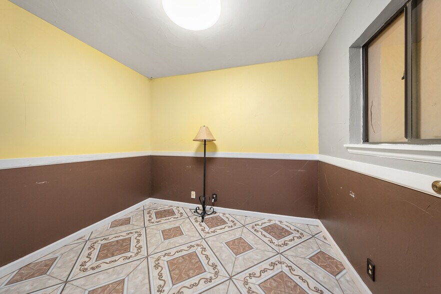 More Photos Of 3715 Bellmead Dr, Bellmead Office For Sale