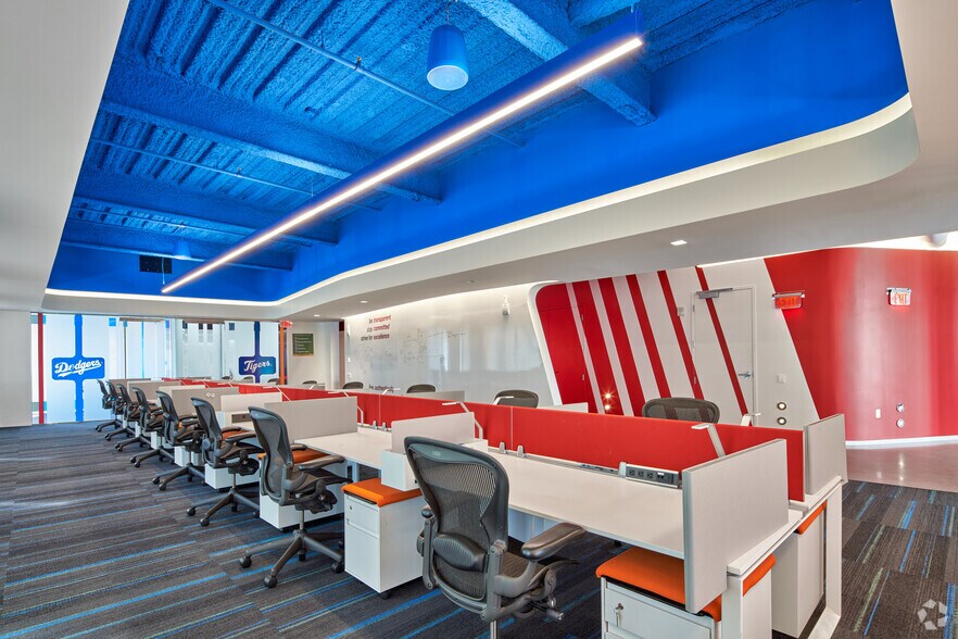 More Photos Of 150 W Jefferson Ave, Detroit Office For Lease