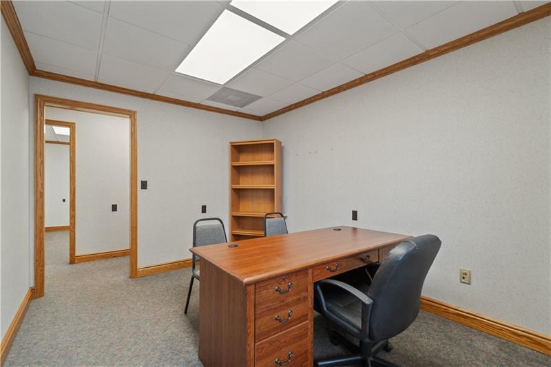 More Photos Of 114 Oil Ln, Hunker Office For Lease
