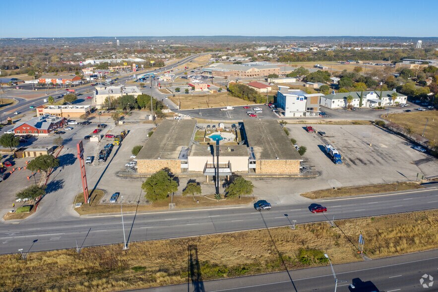 More Photos Of 1209 IH-35 E, New Braunfels Hotel For Lease