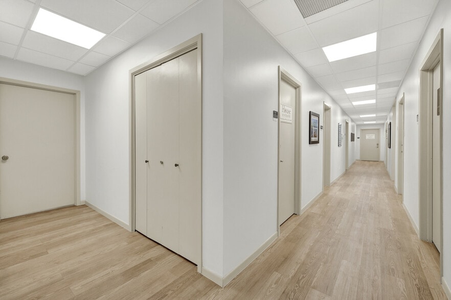 More Photos Of 123 N Seguin Ave, New Braunfels Office For Lease