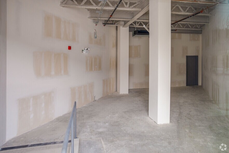 More Photos Of 3333 Bridgeway St, Vancouver Light Distribution For Lease