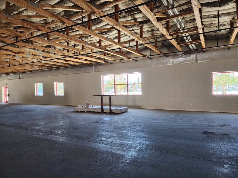 More Photos Of 356 E Avenue K6 Ave, Lancaster Showroom For Lease