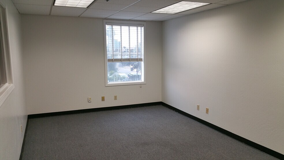 More Photos Of 31080 Union City Blvd, Union City Storefront Retail Office For Lease