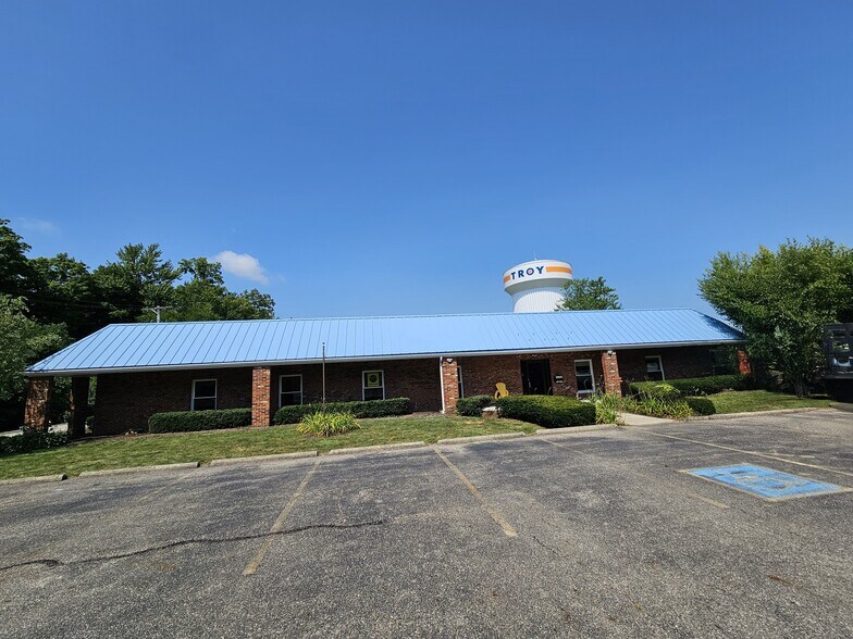 Primary Photo Of 1314 Barnhart Rd, Troy Office For Lease