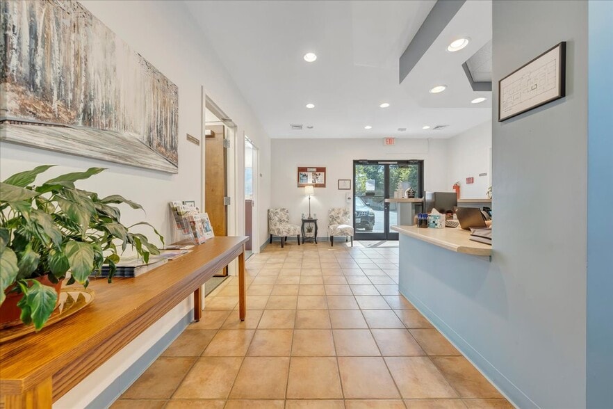 More Photos Of 2408 Electric Rd, Roanoke Medical For Lease