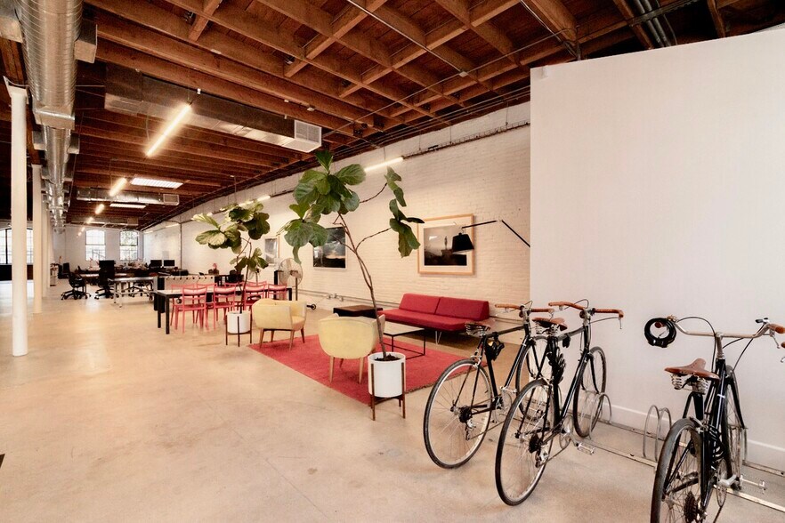 More Photos Of 2143 Bay St, Los Angeles Office For Lease