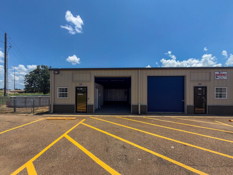 More Photos Of 4103 Kramer Ln, Texarkana Warehouse For Lease