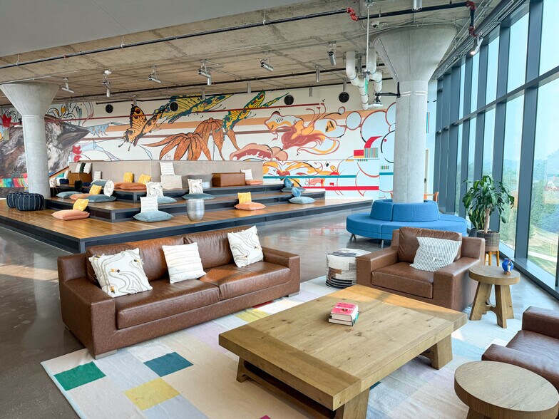 More Photos Of 910 John St, Columbus Office For Lease