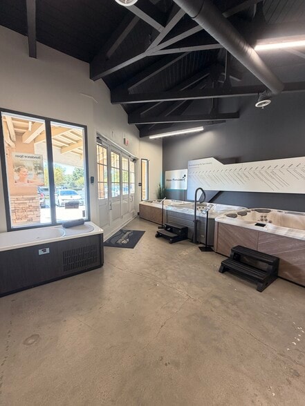 More Photos Of 22900-22924 Los Alisos Blvd, Mission Viejo Unknown For Lease