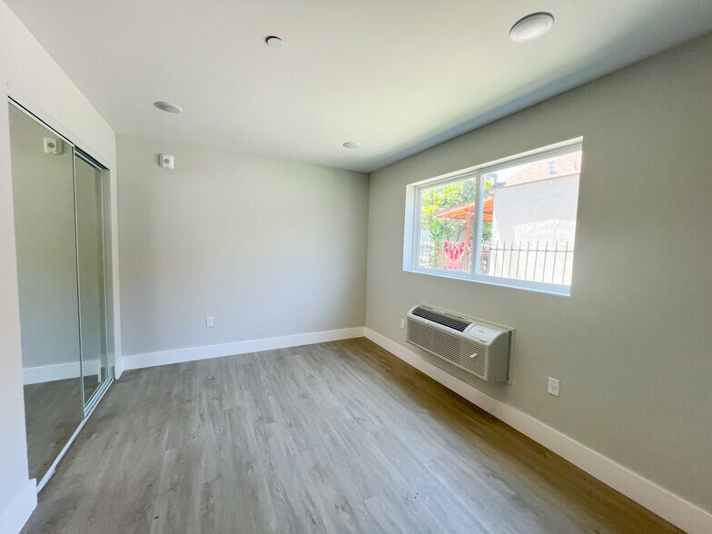 More Photos Of 142 E 84th St, Los Angeles Apartments For Sale