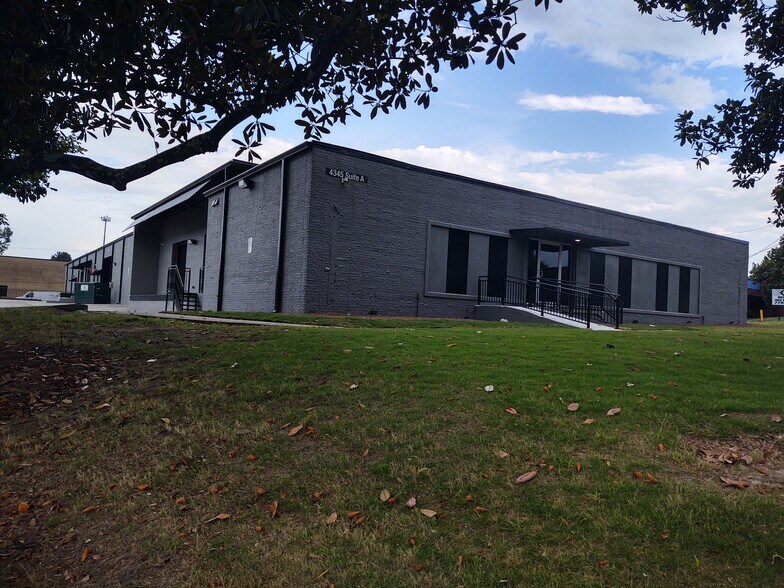 Primary Photo Of 4345 Commerce Dr SW, Atlanta Warehouse For Lease