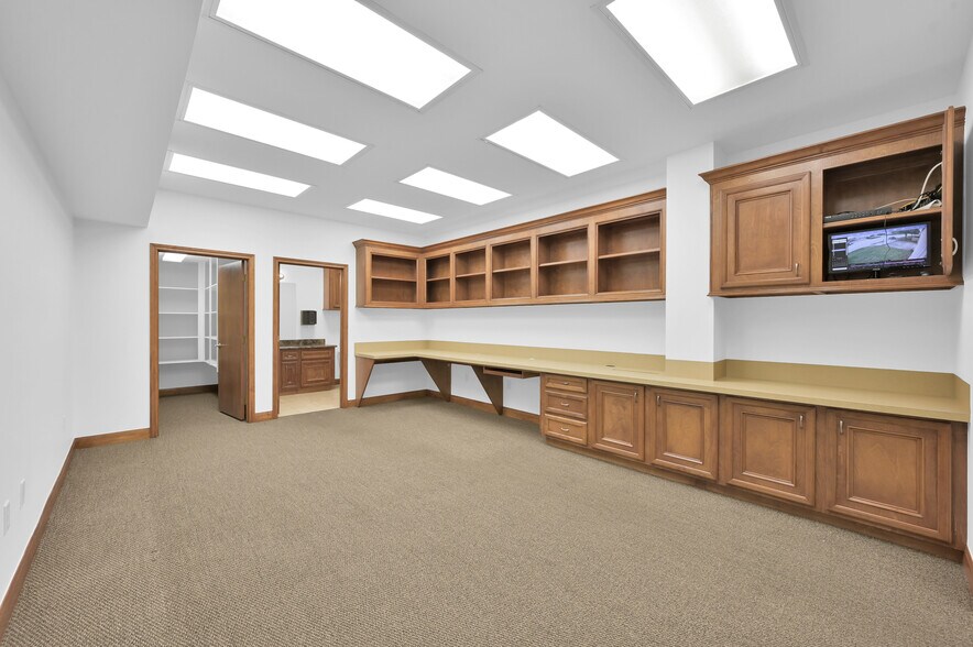 More Photos Of 11322 Neeshaw Dr, Houston Warehouse For Lease