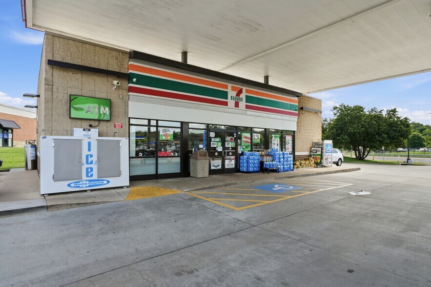 More Photos Of 13515 Big Bend Rd, Saint Louis Convenience Store For Sale