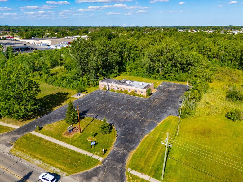 More Photos Of 12305 Beech Daly Rd, Taylor Flex For Sale