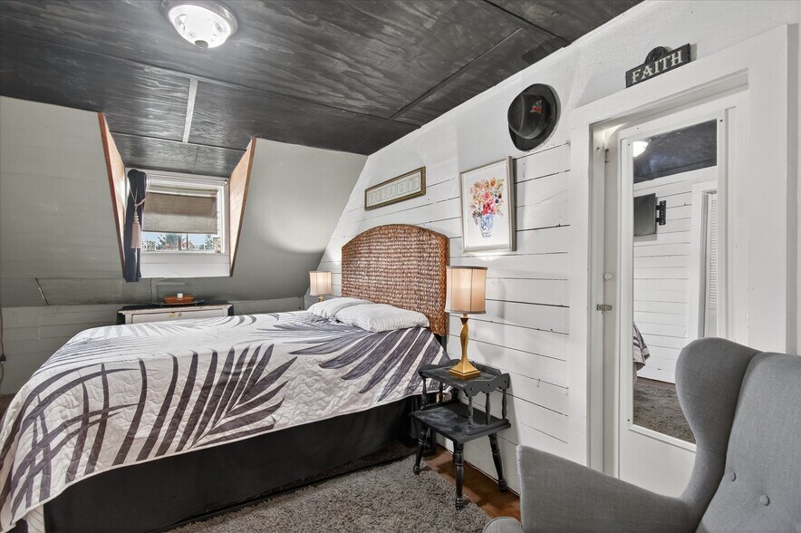 More Photos Of 8 Fairgrounds Rd, Skamokawa Hospitality For Sale